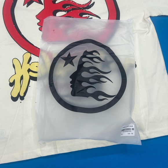 Cream and Red Short Sleeve Tee with Urban Graphic - Picture 6 of 6